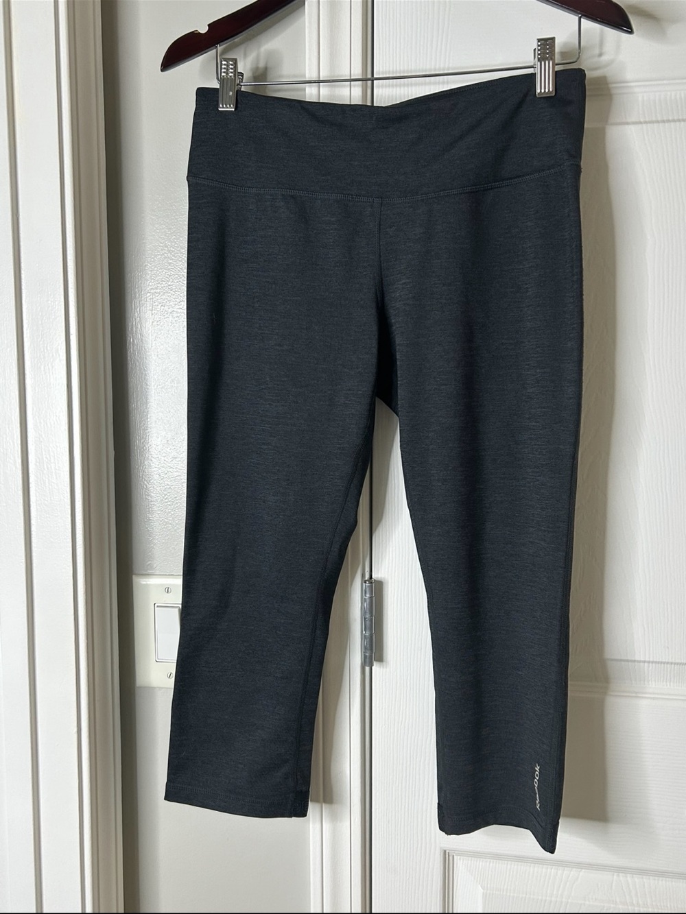 Reebok Women’s Heather Gray High Rise Capri Leggings Size M